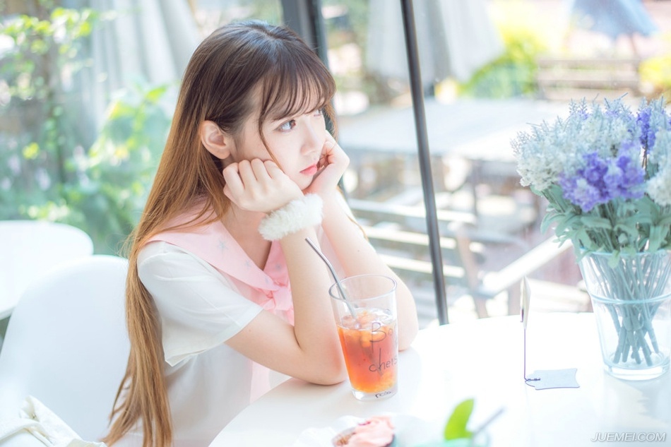 “啪~”